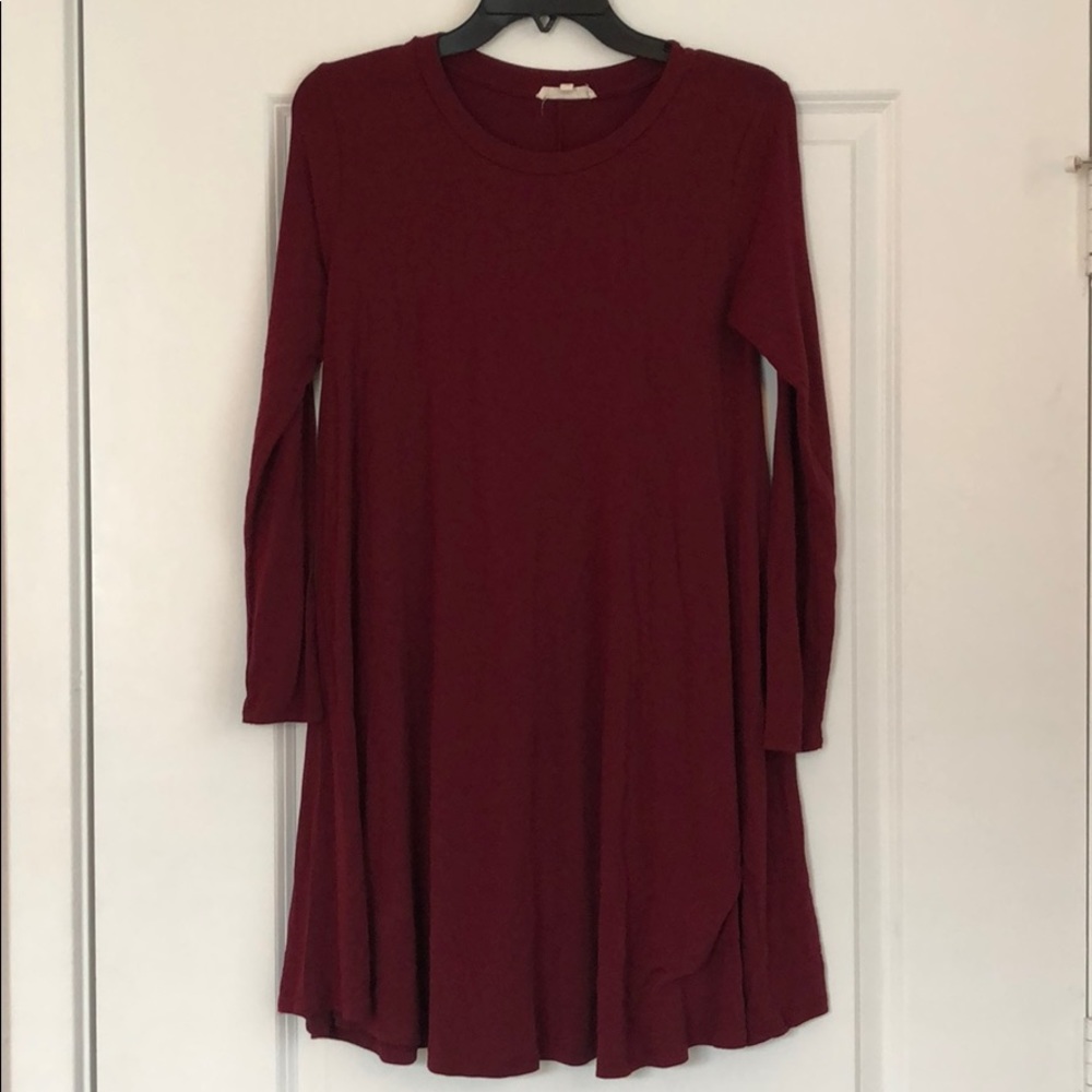 Long sleeve maroon shift dress. Only worn once!